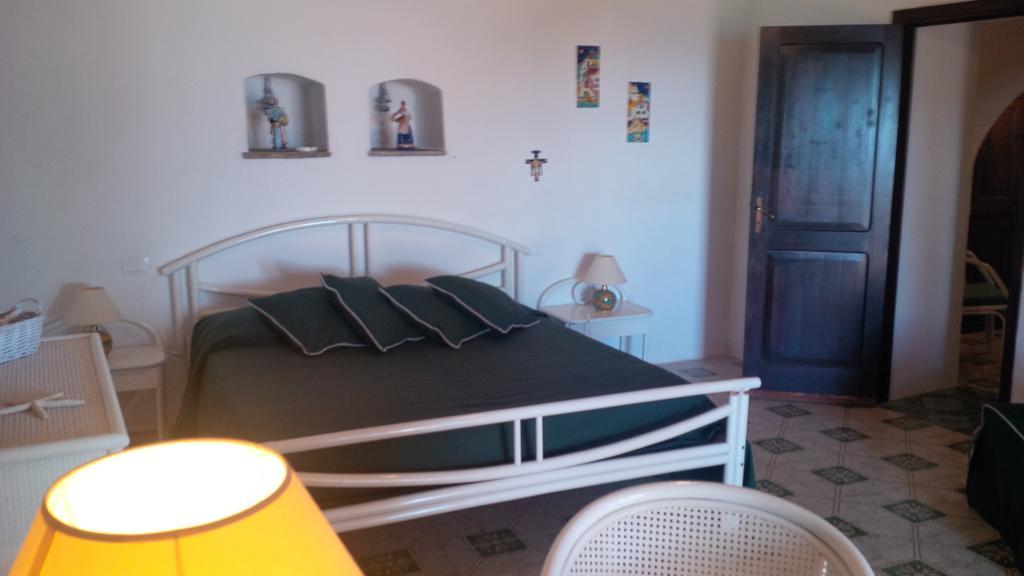 La Rossa 3* Salina (Sicily)