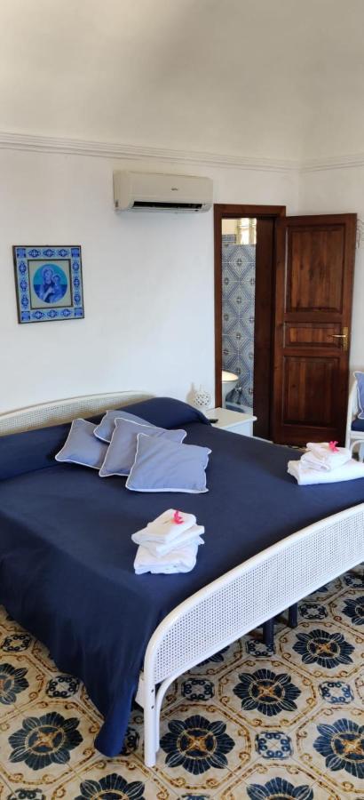 La Rossa 3* Salina (Sicily)