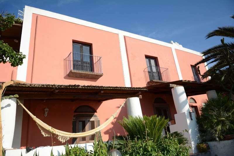 La Rossa Couette-café Salina (Sicily)