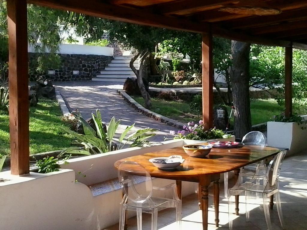 La Rossa Couette-café Salina (Sicily)
