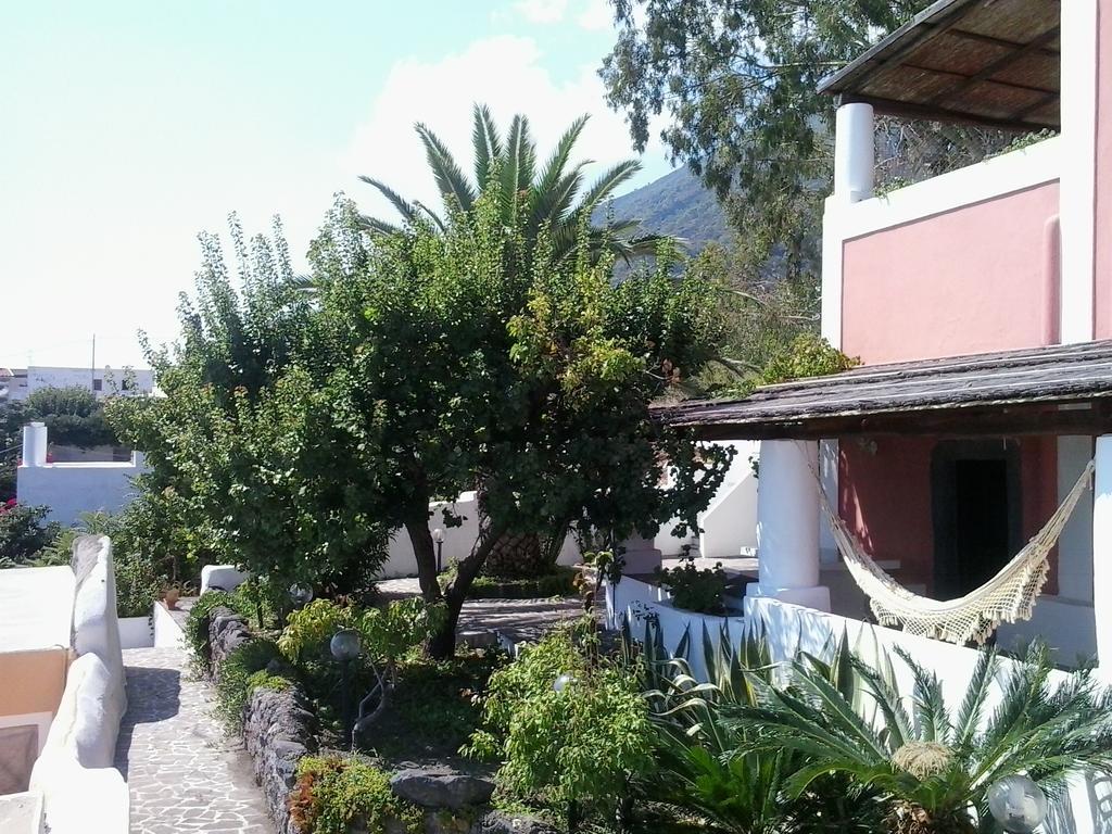 La Rossa Couette-café Salina (Sicily)