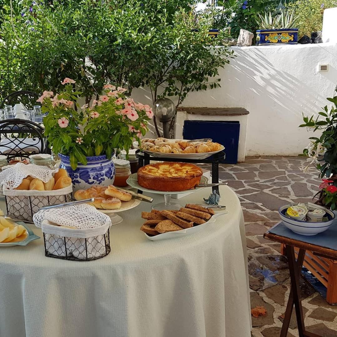 Couette-café La Rossa Salina (Sicily)