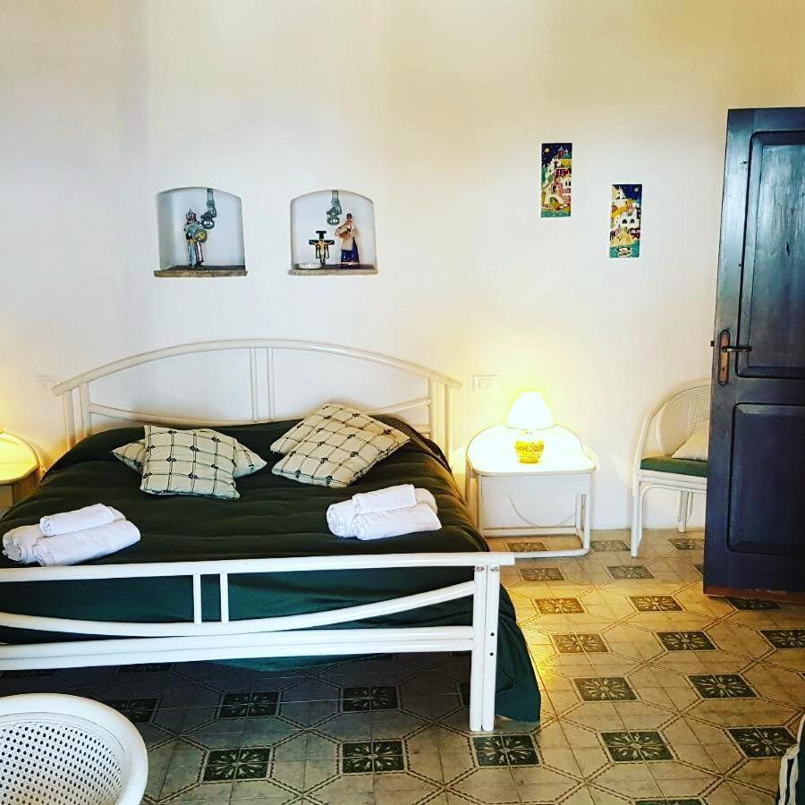 Couette-café La Rossa Salina (Sicily)